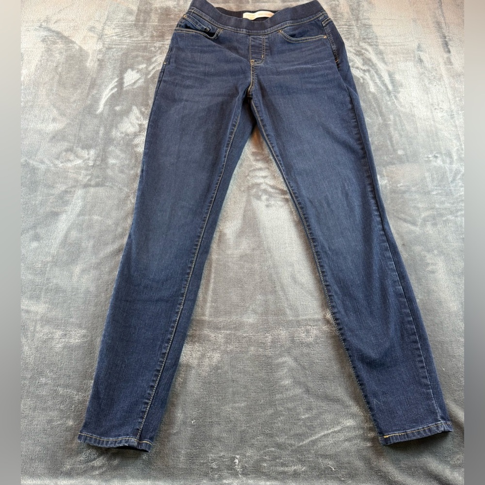 Signature Levi Strauss Gold Women's Jeans 10L Totally Shaping Pull-On Skinny